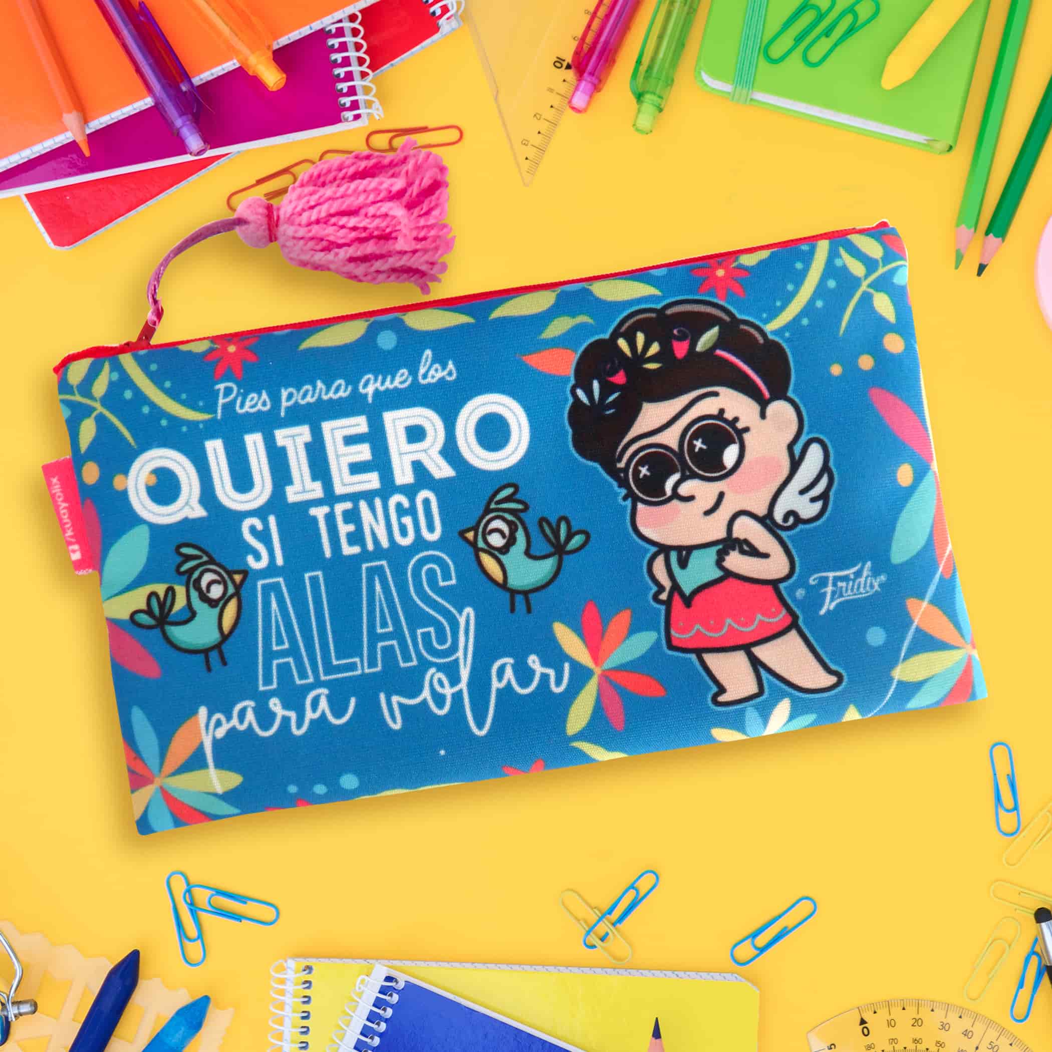 Desarrollo de producto ilustración para lapicera o cosmetiquera sublimación textil fridix. Diseño tipografico pies para que los quiero si tengo alas para volar